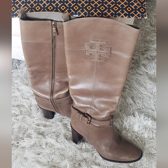 💫 Tory Burch: Musk Blair Logo Mid Heel Tall Leather Boots - Picture 5 of 14